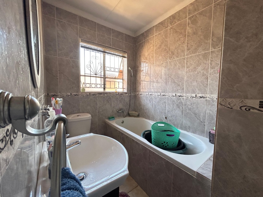 3 Bedroom Property for Sale in Vista Park Free State